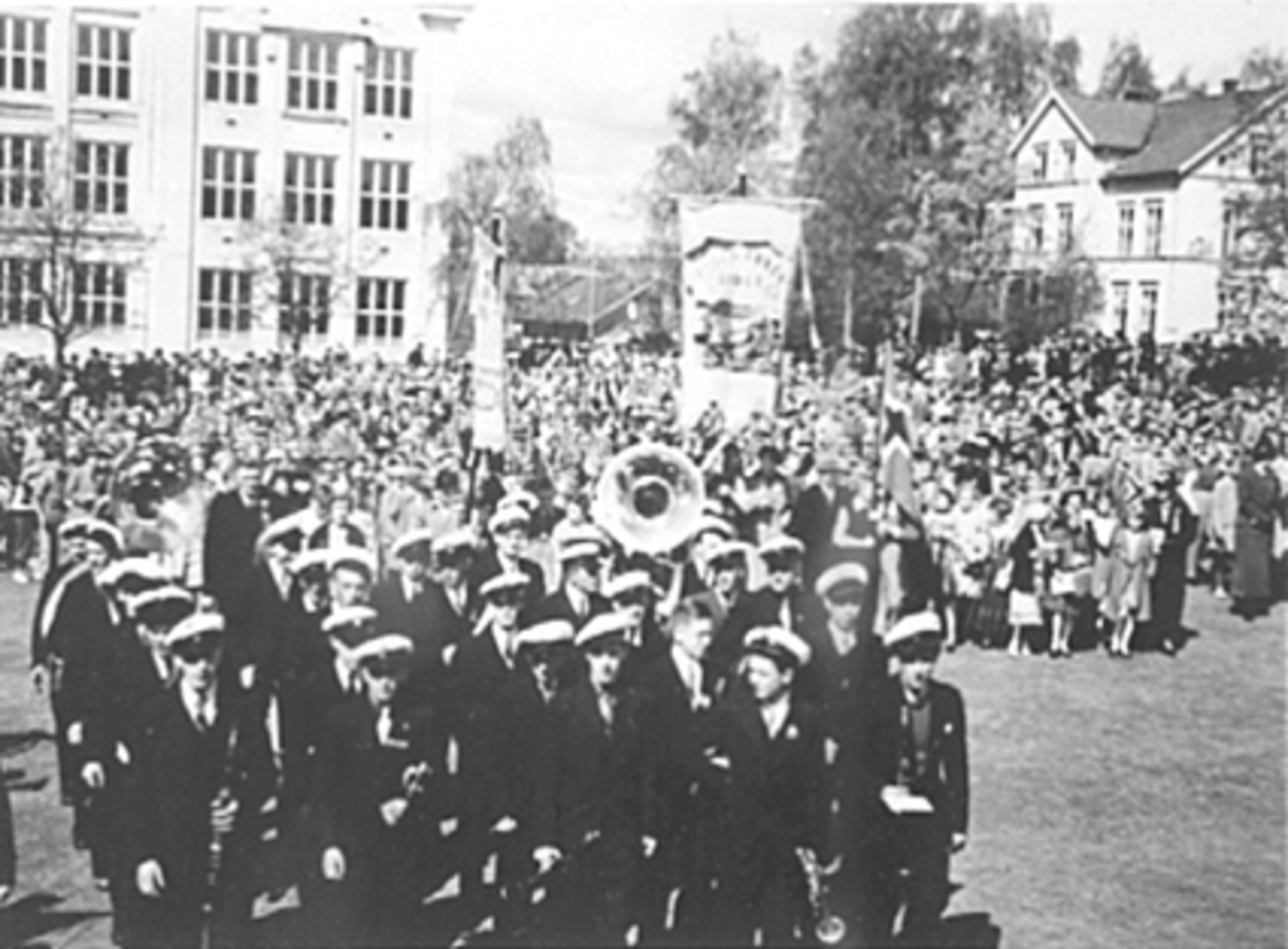 Anno Domkirkeodden, 17. MAI, SKOLETORGET, VESTRE TORG, HAMAR KATEDRALSKOLE, MUSIKKORPS, FANER OG FLAGG
