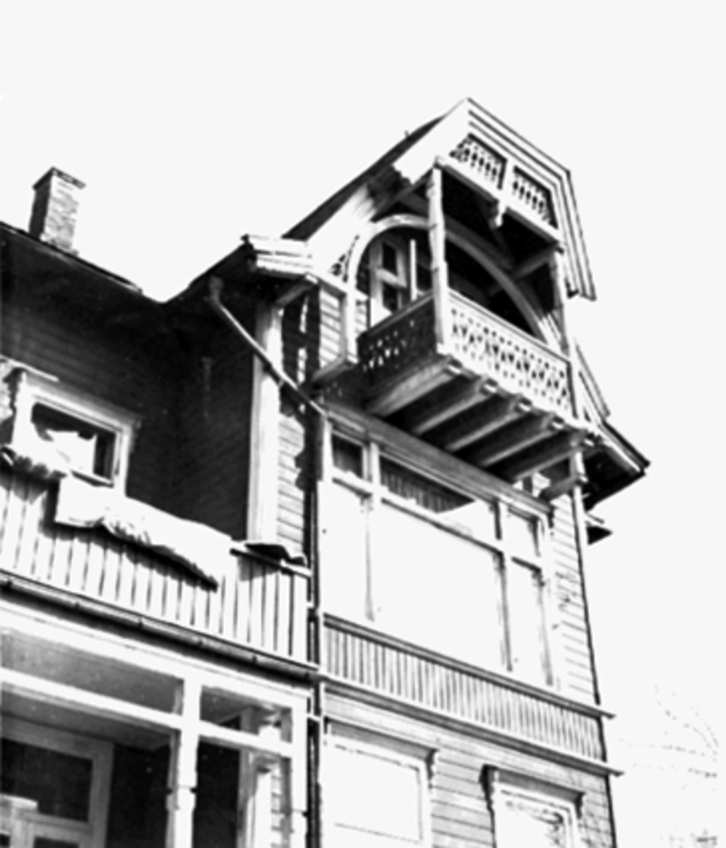 Anno Domkirkeodden, EKSTERIØR, ST. OLAVSGATE 64, VERANDA MED UTBYGG