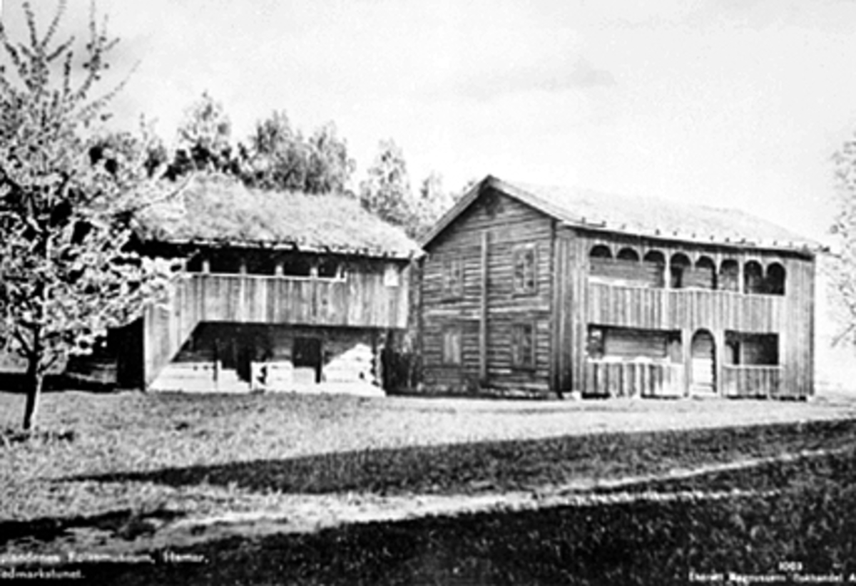 Anno Domkirkeodden, EKSTERIØR, SKRÅSTADLOFTET, HEDMARKSTUNET, HEDMARKSMUSEET OG DOMKIRKEODDEN