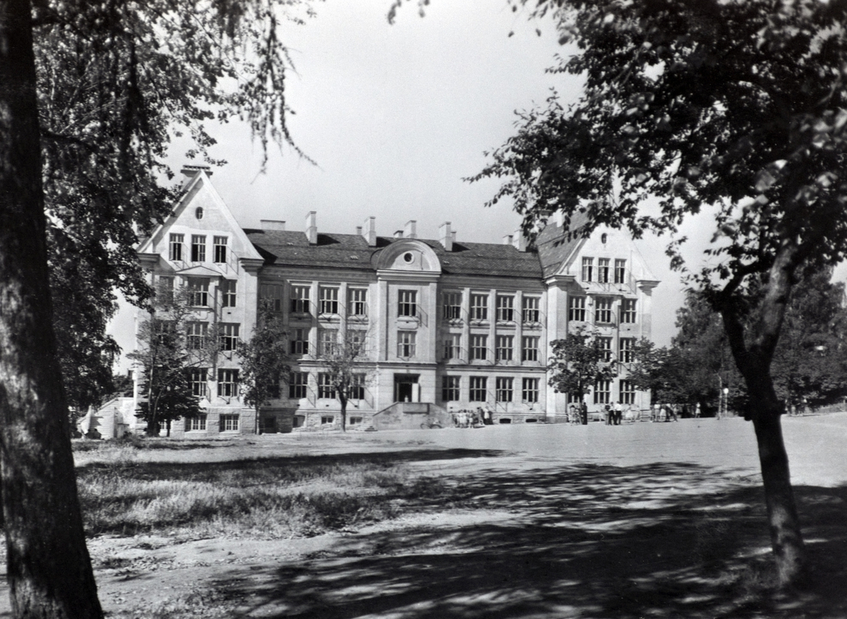 Anno Domkirkeodden, Hamar Katedralskole, Middelskolen, Vestre torg. Postkort. "24 Hamar Katedralskolen"