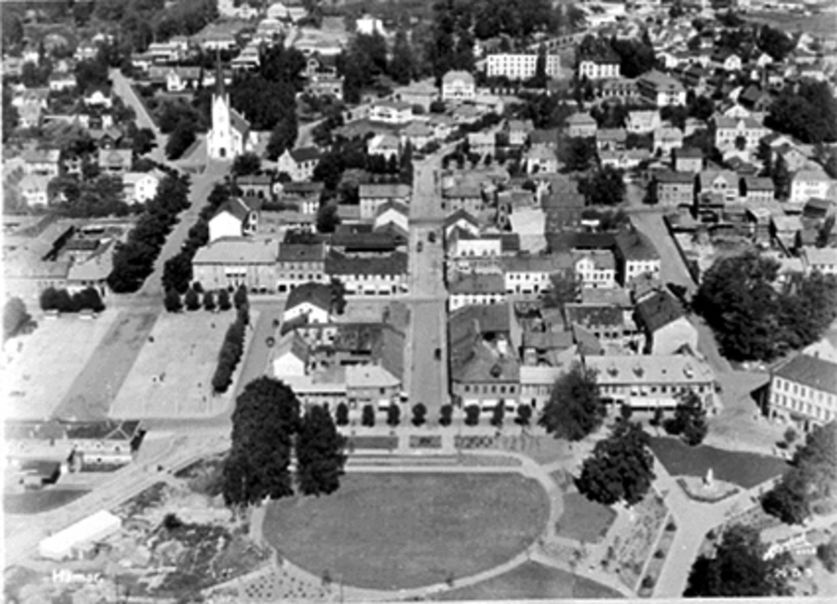 Anno Domkirkeodden, FLYFOTO, FRA STRANDGATEPARKEN MED STORTORGET MOT KREMATORIET.