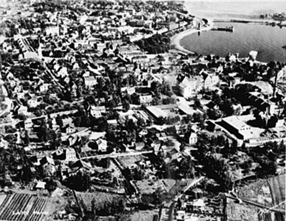 Anno Domkirkeodden, FLYFOTO AV HAMAR SETT MOT SYD, ASLAK BOLTSGATE/HAKABEKKVEGEN, SENTRUM MOT ÅKERSVIKA
