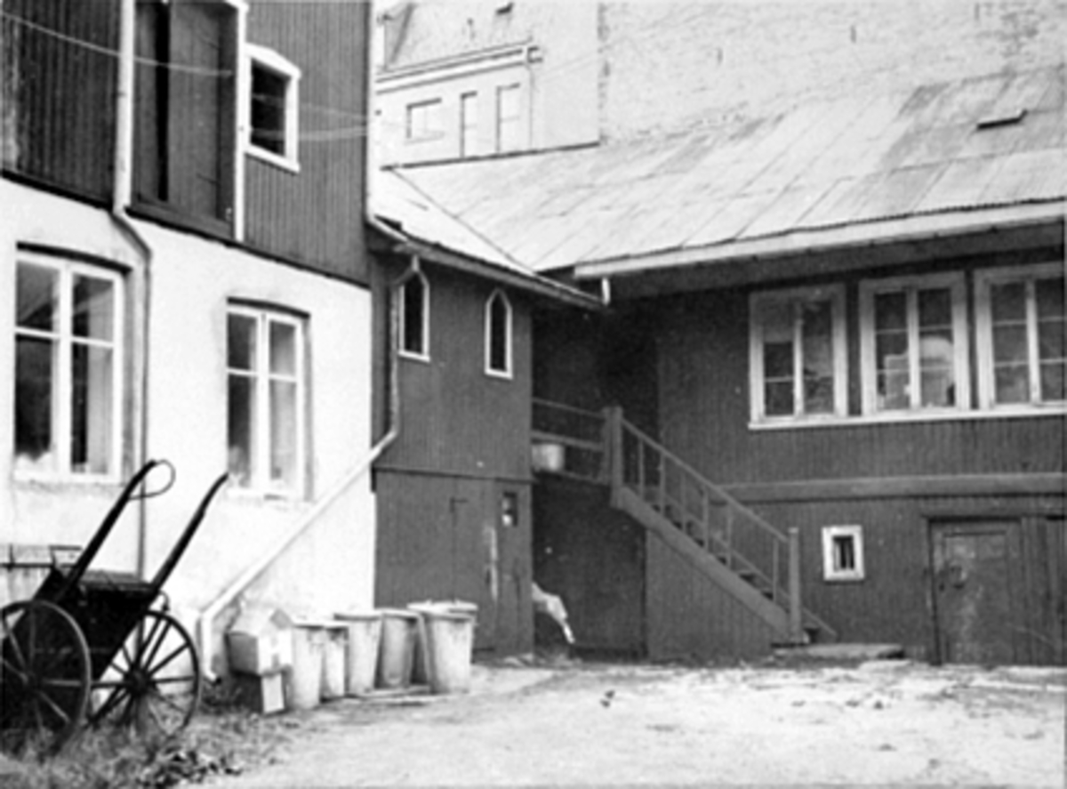 Anno Domkirkeodden, EKSTERIØR BAKGÅRD, STRANDGATA 15