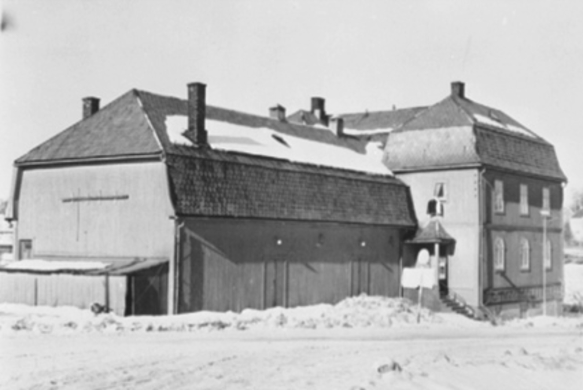 Anno Domkirkeodden, EKSTERIØR, BIOGRAFEN, BAKSIDEN MOT VANGSVEGEN, VINTERBILDE