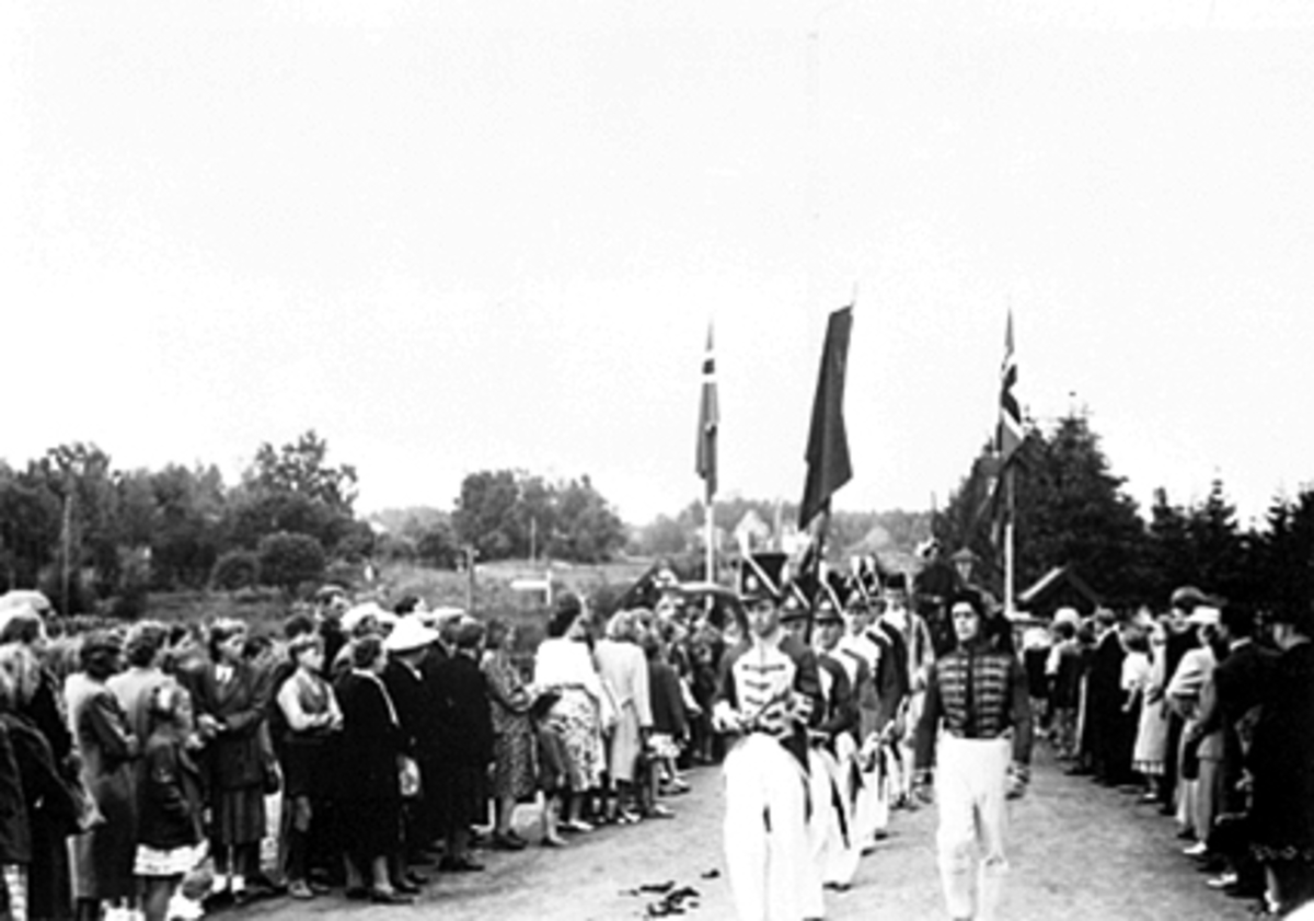 Anno Domkirkeodden, HISTORISK OPPTOG, BYJUBILEET 1949, UTKLEDDE SOLDATER I UNIFORM, HEDMARKSMUSEET OG DOMKIRKEODDEN