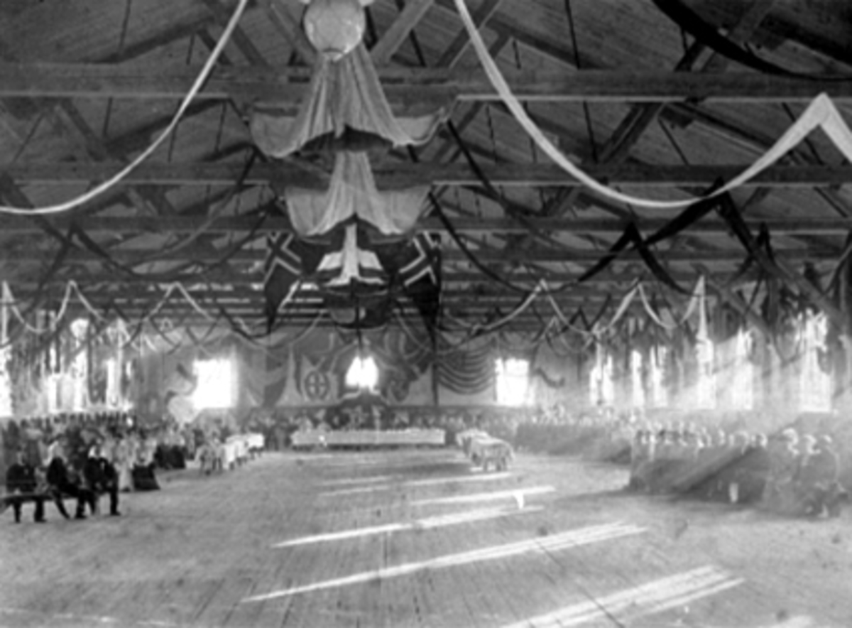 Anno Domkirkeodden, INTERIØR SPISESALEN PÅ RIDEHUSET, TURNSTEVNET 1907, MYE FOLK