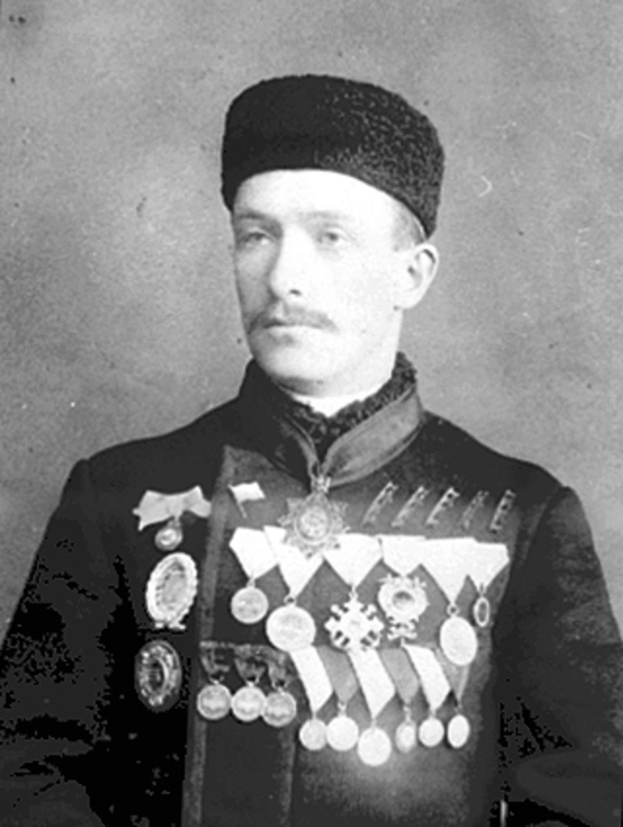 Anno Domkirkeodden, PORTRETT SKØYTELØPER ALEKSANDER VON PANSCHIN MED MEDALJER FRA RUSSLAND