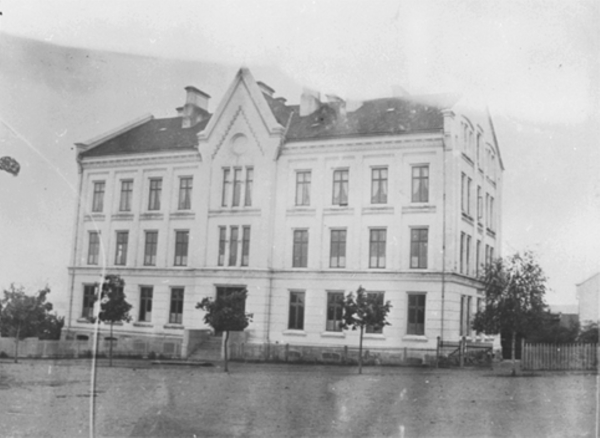 Anno Domkirkeodden, EKSTERIØR HAMAR KATEDRALSKOLE, HAMAR OFFENTLIGE HØIERE ALMENSKOLE