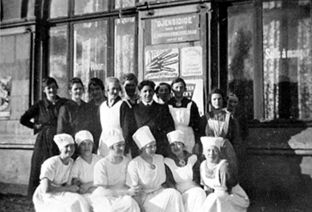 Anno Domkirkeodden, GRUPPE 15 BETJENINGEN PÅ JERNBANERESTAURANTEN