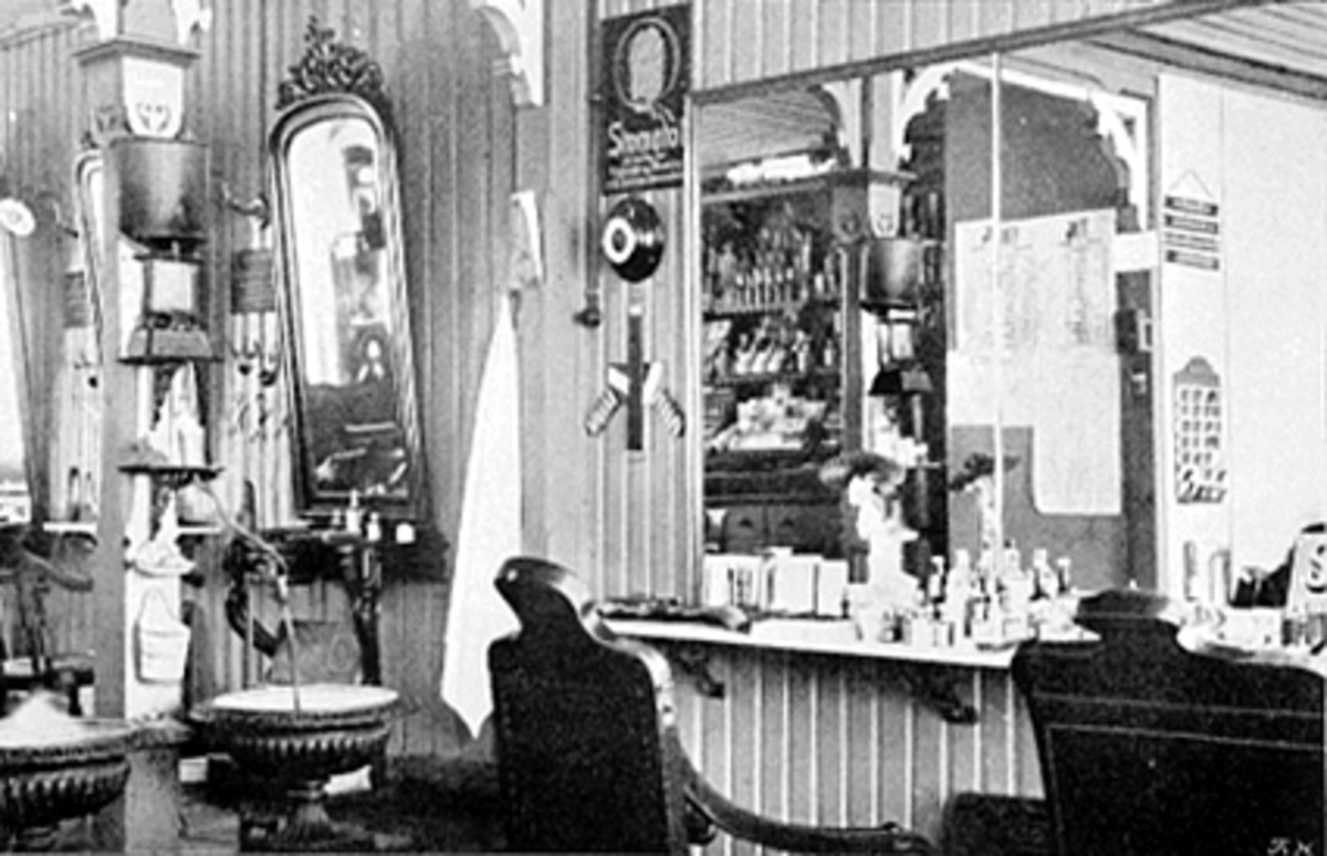 Anno Domkirkeodden, Th. M. Torstensens Barber og Friseurforretning, Strandgata 35, Hamar. Interiør, frisør, Lindmarkgården.