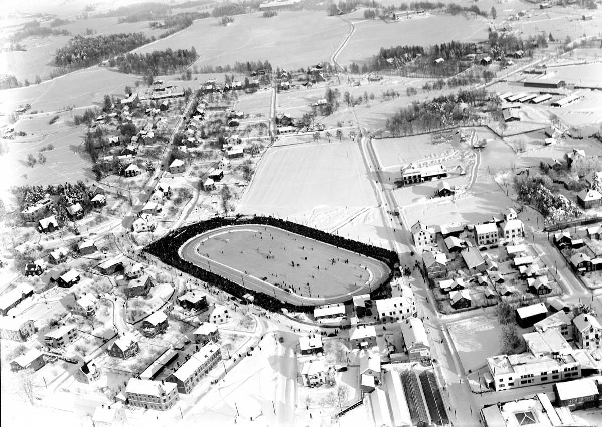 Widerøes Flyveselskap A/S, FLYFOTO, E. M. EUROPAMESTERSKAP PÅ SKØYTER, HAMAR STADION, HOLSET, ROLSLØKKA OG BØRSTAD