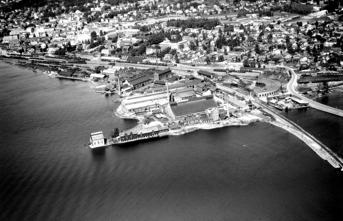 Widerøes Flyveselskap A/S, FLYFOTO, HAM-JERN, JERNBANEVERKSTEDET, HAMAR STASJON, BRISKEBYEN