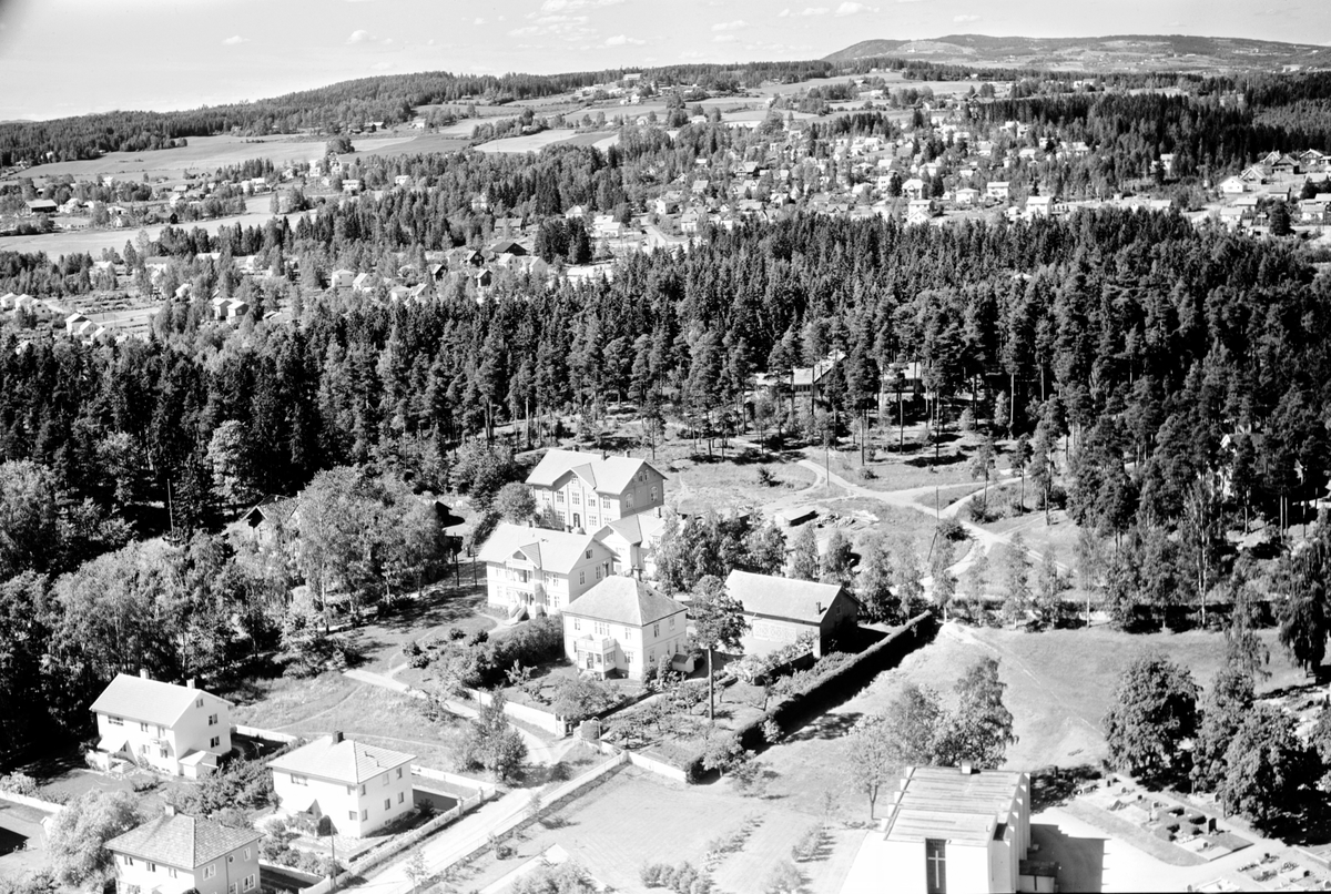 Widerøes Flyveselskap A/S, FLYFOTO, KIRKEGÅRDEN, SAGATUN, ANKERSKOGEN, ANKERVEGEN