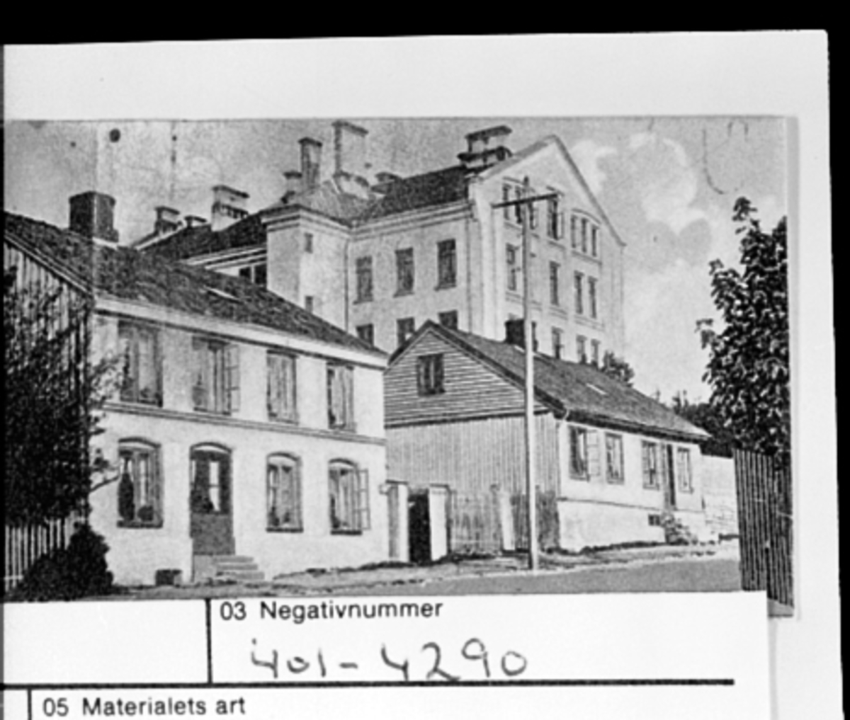 Anno Domkirkeodden, STORHAMARGATA 43, HAMAR KATEDRALSKOLE I BAKGRUNNEN, KONTROLLØR EIDS GÅRD OG VOGNMANN LARS OLSENS GÅRD