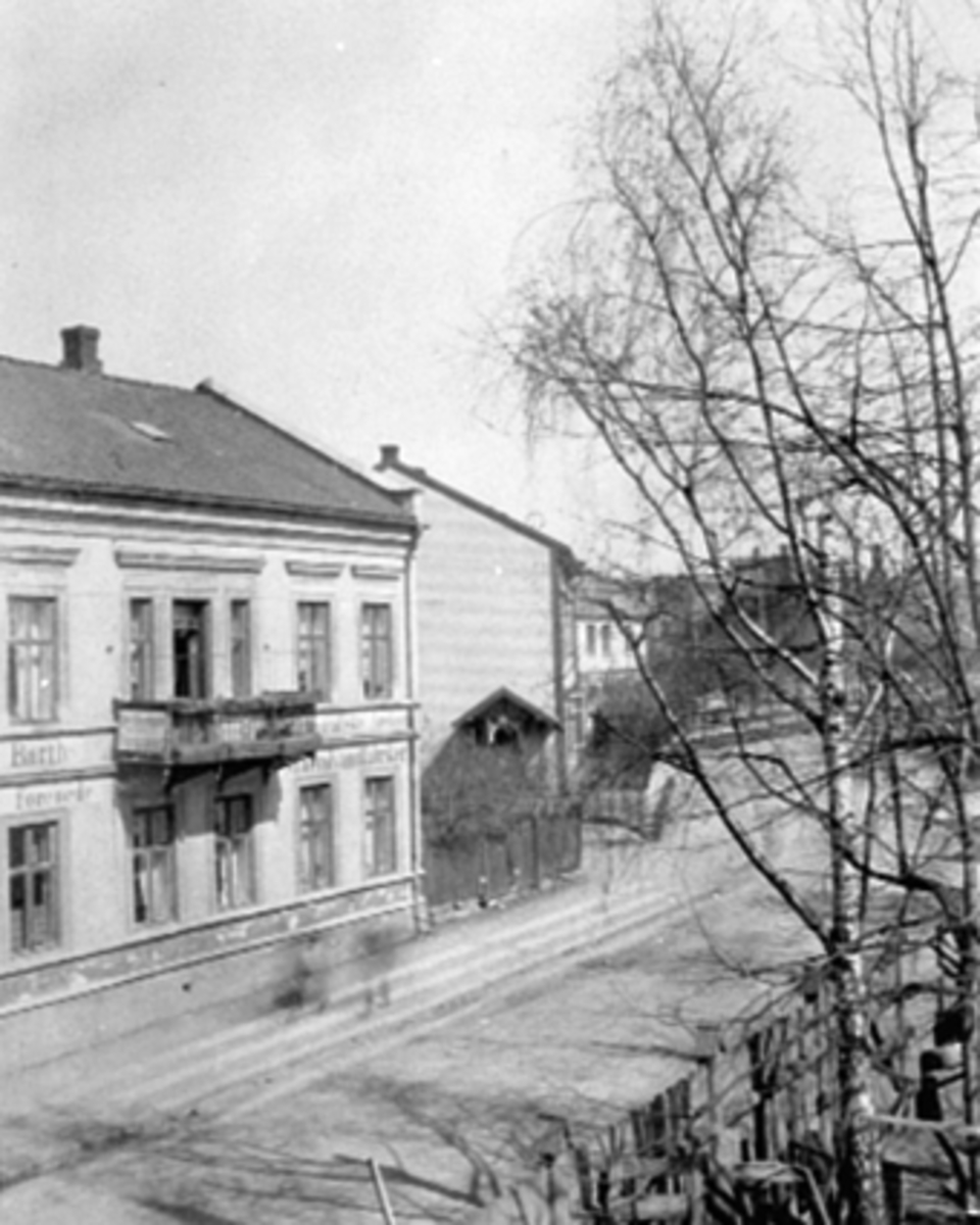 Anno Domkirkeodden, EKSTERIØR, INGER BARTHS FOTOGRAFISKE ATELIERBarth etablerte seg i 1886. Chr. Grundseth tok over i 1906