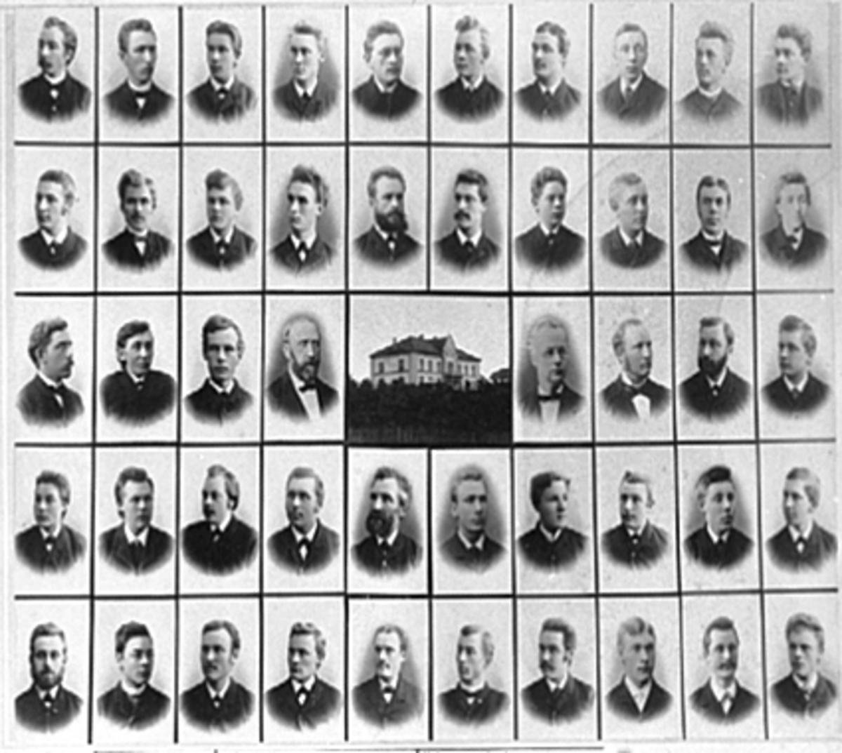 Anno Domkirkeodden, SKOLE-MONTASJE, ELEVER, LÆRERE, HAMAR SEMINARIUM, HAMAR LÆRERSKOLELærere i midterste rekke fra v. Raknerud, Stav, Jensen, ?, Jørgensen, ?, Sandvik, Trætteberg