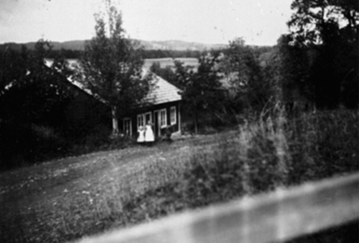 Anno Domkirkeodden, PLASS, ROSENLUNDSVIKA, 3 BARN, HEDMARKSTOPPEN I BAKGR.