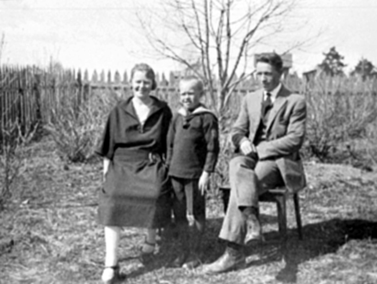 Anno Domkirkeodden, GRUPPE, FAM. KARLEN KRISTIANSEN, EMMA KRISTIANSEN, SØNNEN KOLBJØRN