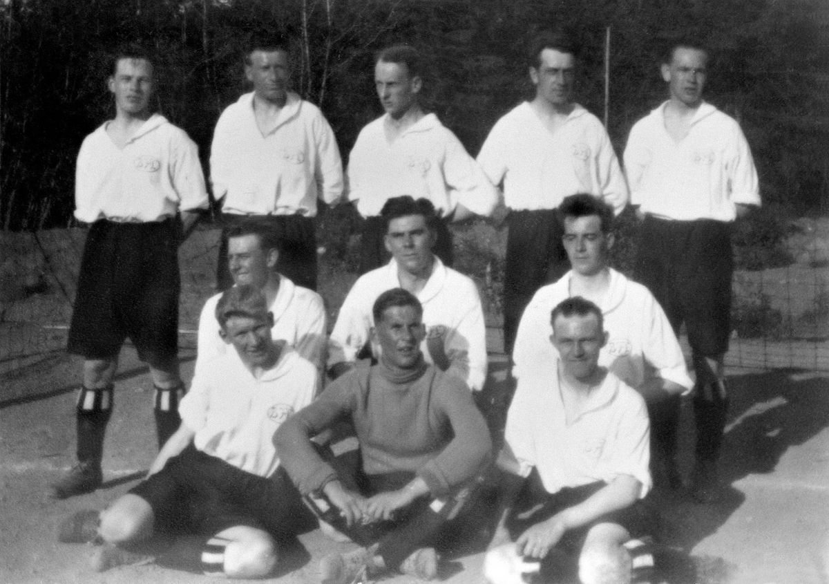 Anno Domkirkeodden, GRUPPE, FOTBALL-LAG, BRISKEBYEN FOTBALLAG (BFL), CORBY-GUTTA Se reg. skjema for navn