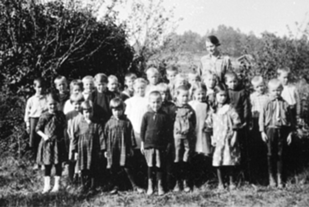 Anno Domkirkeodden, SKOLEKLASSE, FREDVANG SKOLE, FRODES FØRSTE KLASSEDubblett: 0401-6354Se også: 0401-5016