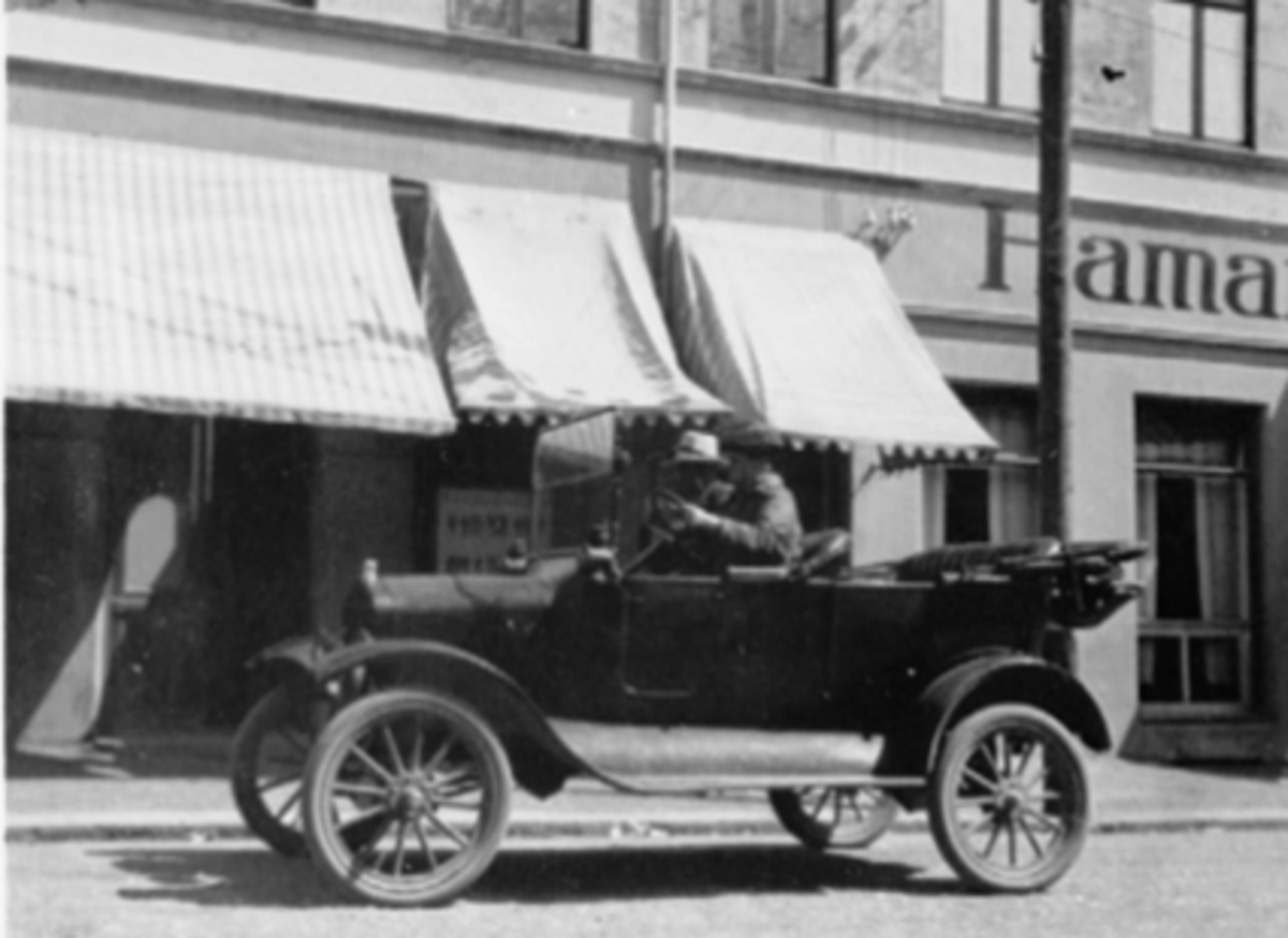 Anno Domkirkeodden, SYVER NARMO OG GUNDA NARMO, FORD T 1917-19 MODELL, BIL, TORGGATA