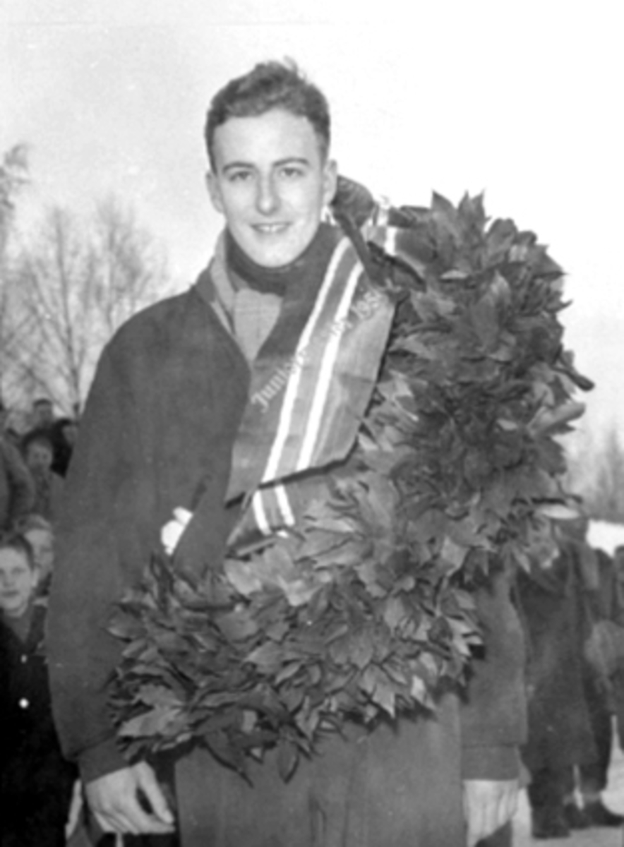 Anno Domkirkeodden, SKØYTELØPER: FINN THORSEN NORGESMESTER JUNIOR MED LAUBÆRKRANS, H. I. L. , SKØYTER