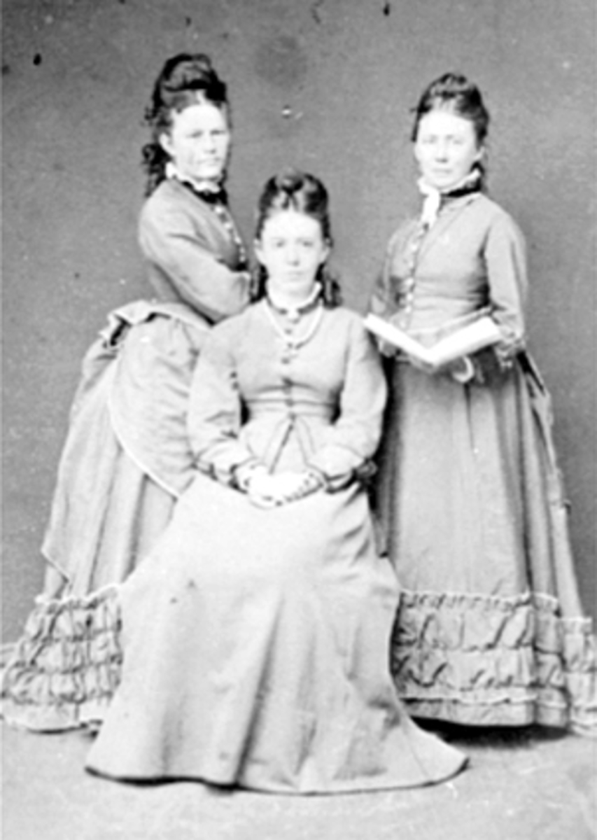 Anno Domkirkeodden, GRUPPE 3, DAMER, JENTER. NELLA AGERSBORG, AGNES AGERSBORG, MARIE HOEL. Tidligere reg: OF 9131