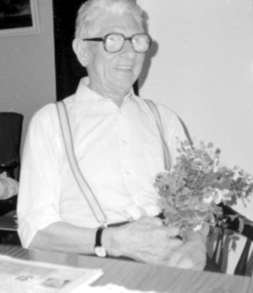Anno Domkirkeodden, Skomaker Gustav Oustad. Portrett. Han var skomaker i Lierbakken.
