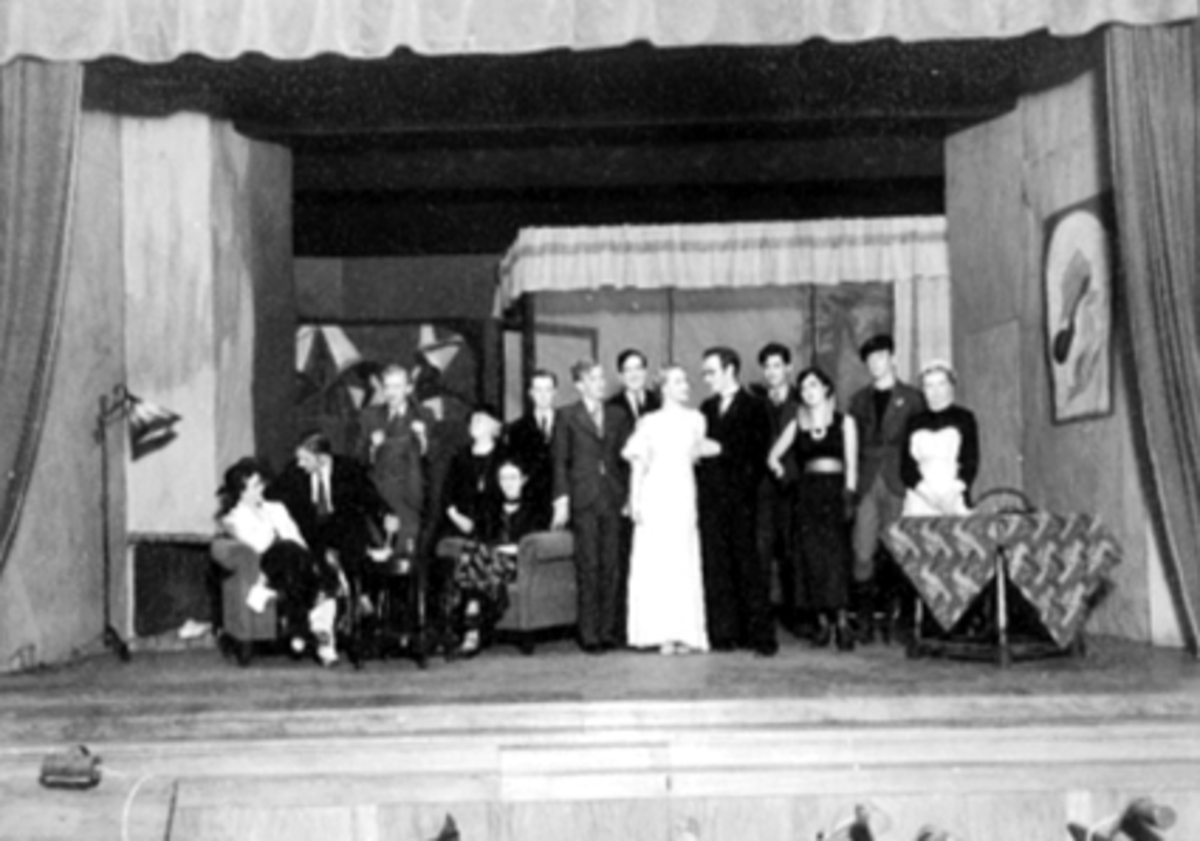 Anno Domkirkeodden, FRAMTEATRET, 14 SKUESPILLERE PÅ SCENEN, FESTIVITETEN