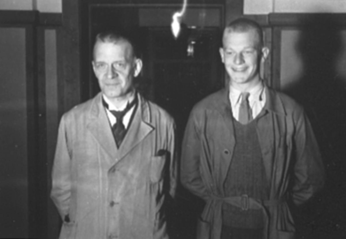 Anno Domkirkeodden, Hamar katedralskole. F.v. lektor Alfred Jensen og elev Ivar Platou.
