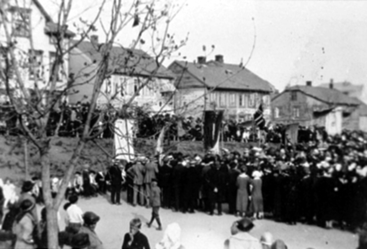 Anno Domkirkeodden, Østre torg, Hamar. 17.mai (?)