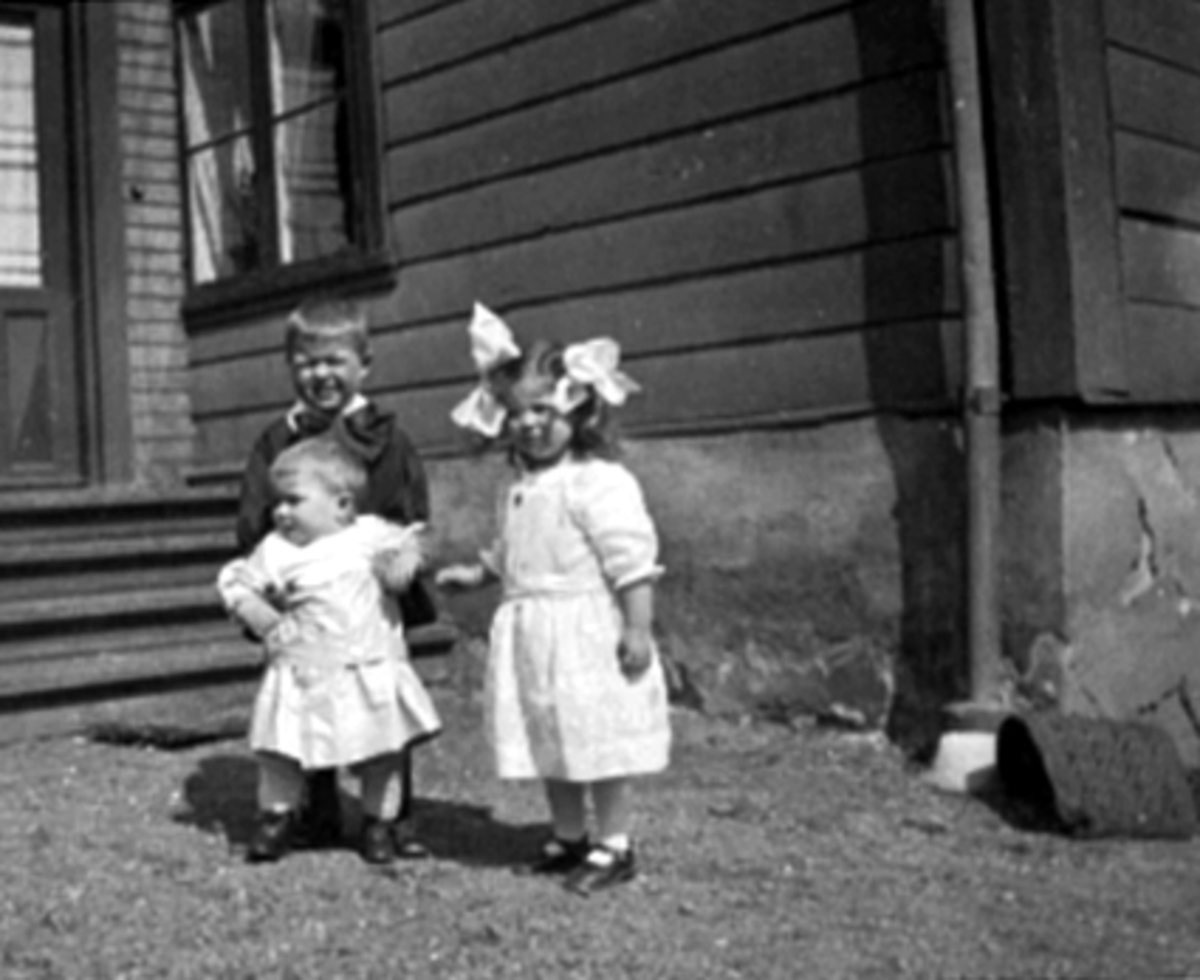 Anno Domkirkeodden, GRUPPE 3 BARN, I MIDT: G. W. JENSEN Fra v: Gulbrand, Tor Arnt, Inger Margrethe.