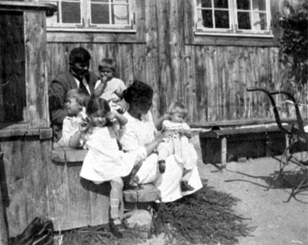 Anno Domkirkeodden, GRUPPE 5, FAMILIEN ARNT JENSEN, BAKKEN, FURUBERGET.