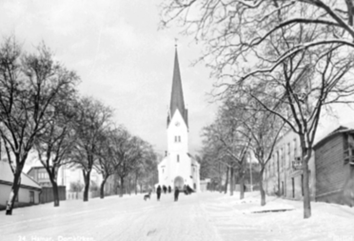 Anno Domkirkeodden, Hamar Domkirke, Kirkebakken, vinter. Postkort "24. Hamar, Domkirken"