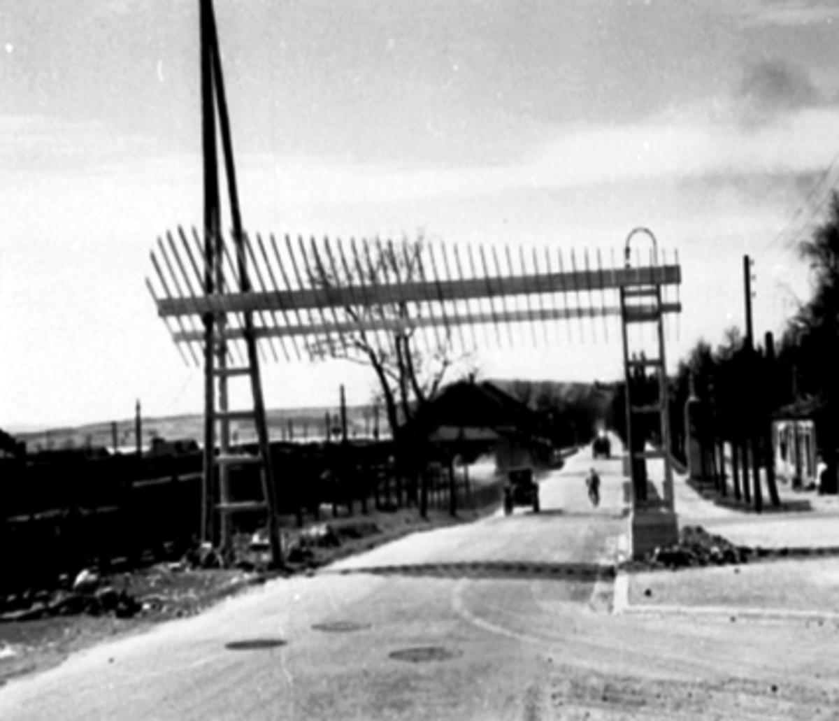 Anno Domkirkeodden, BYPORTAL FØR HAMARDAGEN 1949, STANGEVEGEN MOT SENTRUM, BILER
