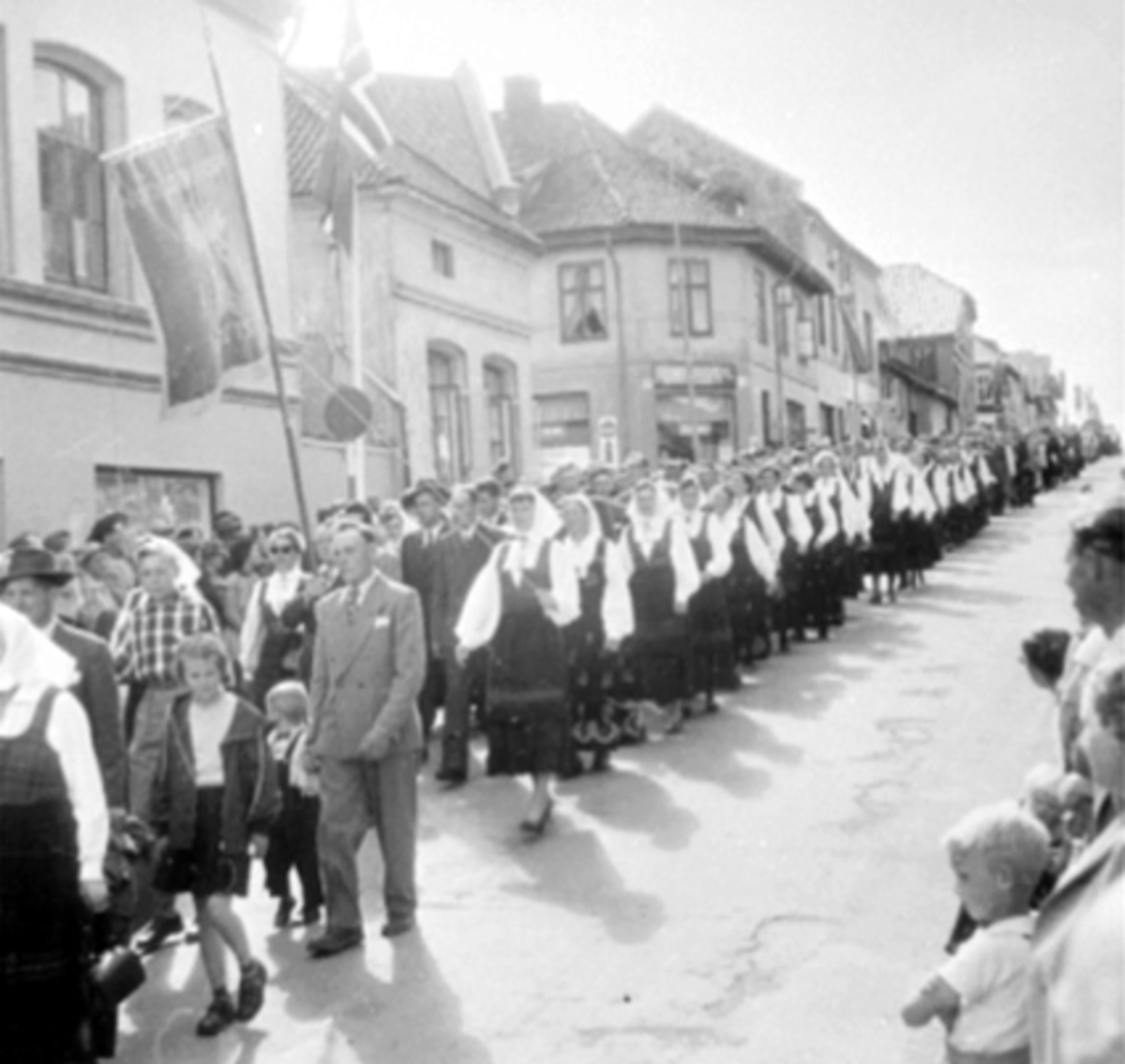 Anno Domkirkeodden, OPPTOG, NORGES BONDELAG, NORD GUDBRANDSDALS FANE, BUNADER, FOLK