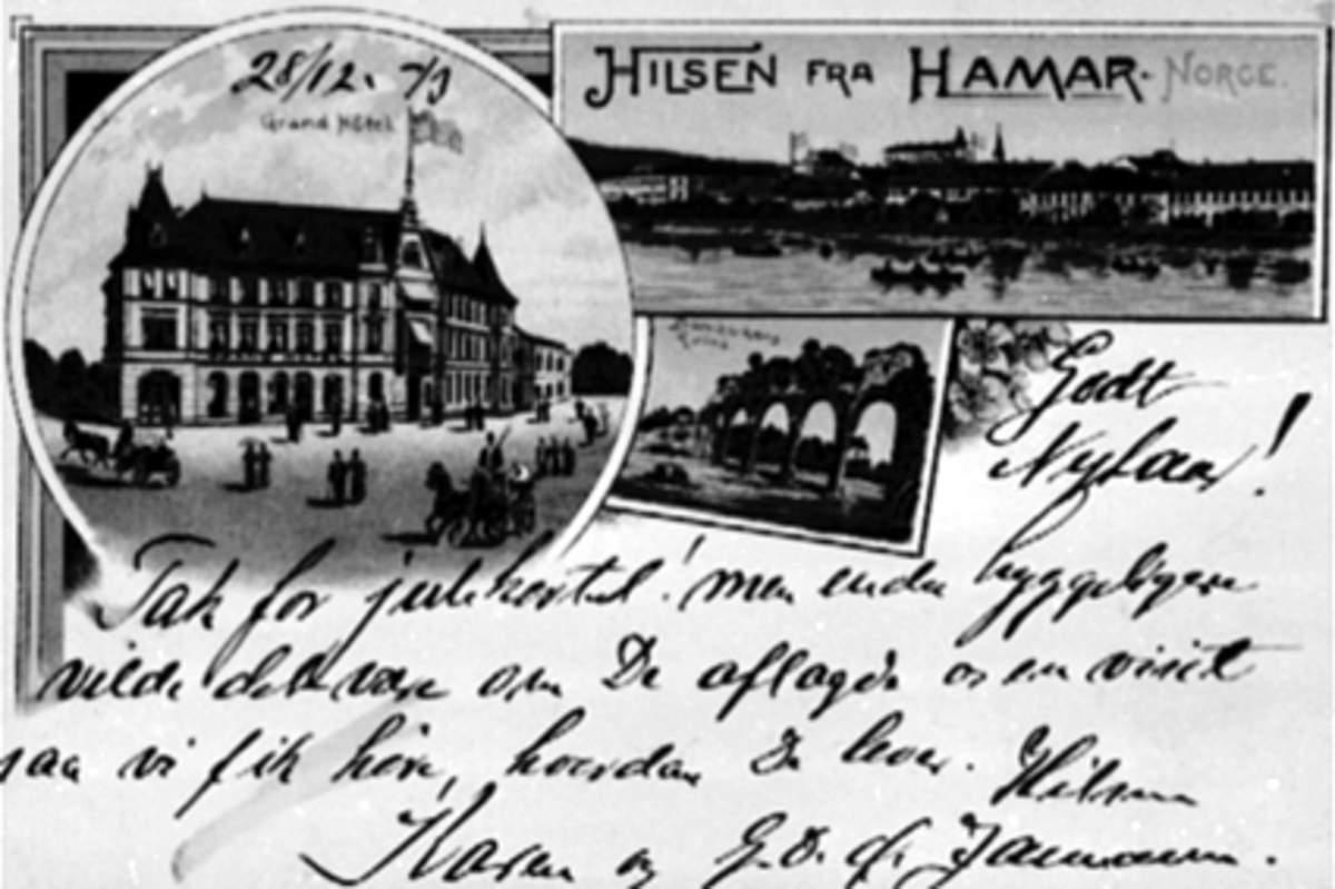 Anno Domkirkeodden, POSTKORT MED TEGNET MOTIV, MED HILSEN FRA HAMAR, 3-DELT, GRAND HOTEL, DOMKIRKERUINEN, BYPANORAMA FRA HAMARBUKTA