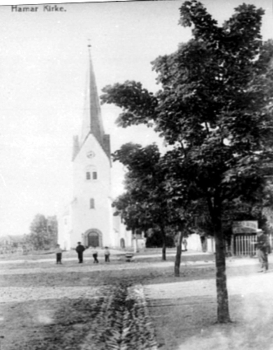 Anno Domkirkeodden, EKSTERIØR HAMAR DOMKIRKE, 4 GUTTER FORAN, KIRKEGATA