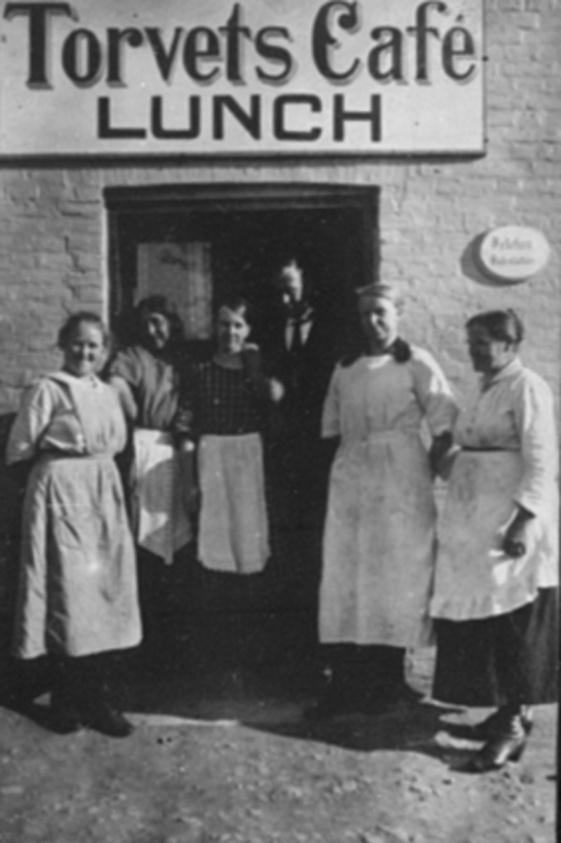 Anno Domkirkeodden, GRUPPE 6, PERSONELL, SERVERINGSDAMER, TORVETS CAFE