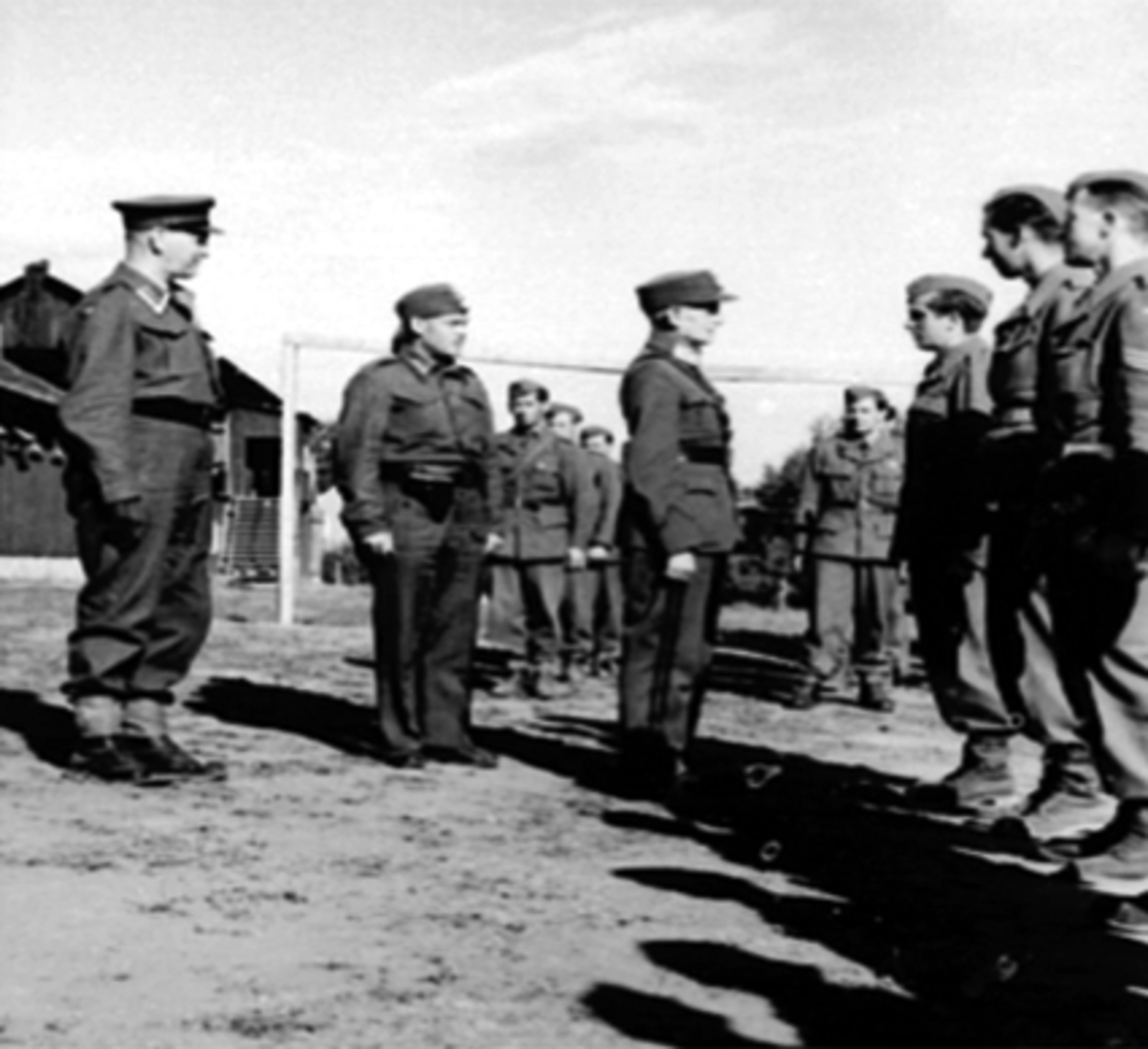 Anno Domkirkeodden, GENERAL OTTO RUGE INSPISERER MILITÆRE ETTER KRIGEN, RIDEHUSET, HJEMMEFRONTEN.