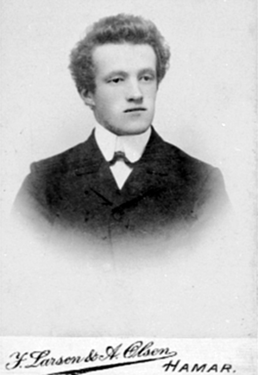 Anno Domkirkeodden, PORTRETT MALERMESTER JOHAN ELFSTEDT F: 1881, MALEVERKSTED I POSTHUSGÅRDEN.