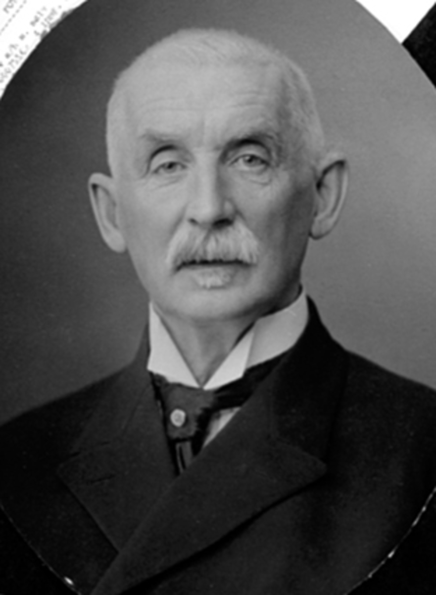 Anno Domkirkeodden, PORTRETT SORENSKRIVER OG BYFOGD I HAMAR FRA 1898 TIL 1901 NILS BERNER SØRENSSEN MEYER, FØDT 1862