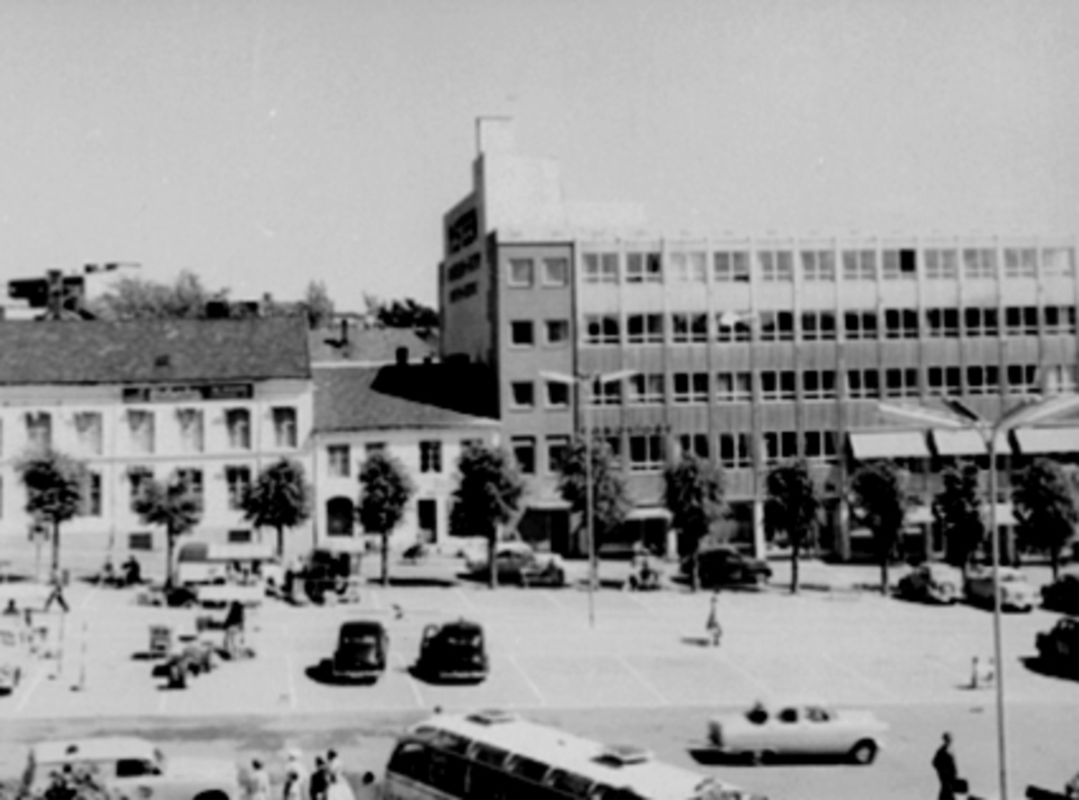 Anno Domkirkeodden, STORTORGET, CASABLANCA OG STALLGÅRDEN, PARKERTE BILER OG TORGHANDEL.
