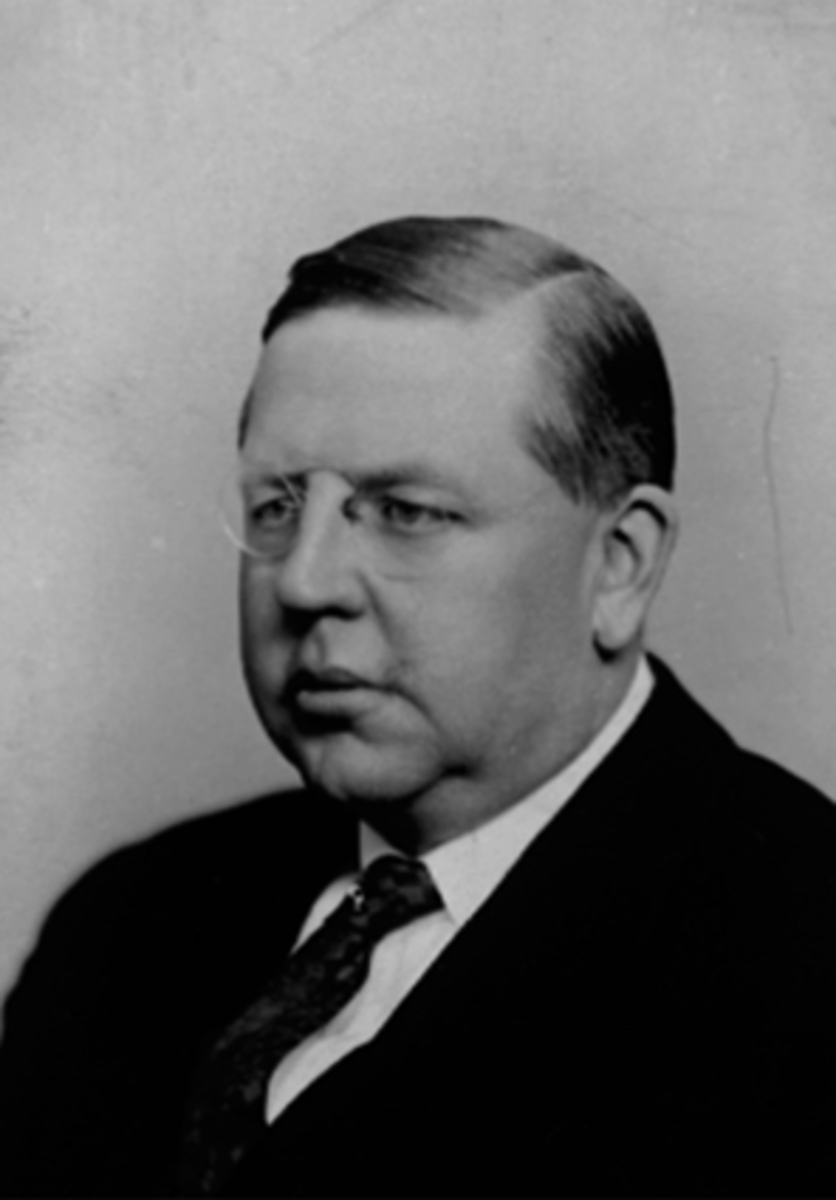Anno Domkirkeodden, PORTRETT KJØPMANN REIDAR JEVANORD, 1887 - 1964. FORMANN I HAMAR HANDELSSTANDS FORENING