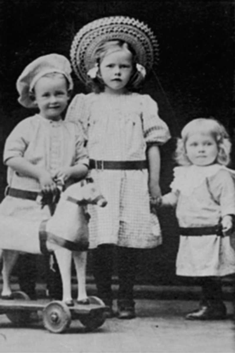 Anno Domkirkeodden, NILS, KIRSTEN OG AMUND RAKNERUD, BARNEKLÆR, LEKEHEST