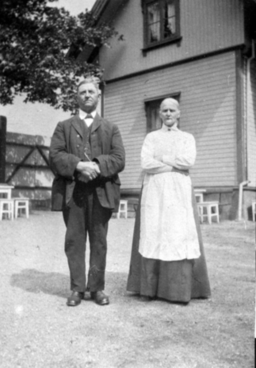 Anno Domkirkeodden, Vaktmester, pedellpar Anders Pedersen d.1927, Karen Pedersen d. 1932.