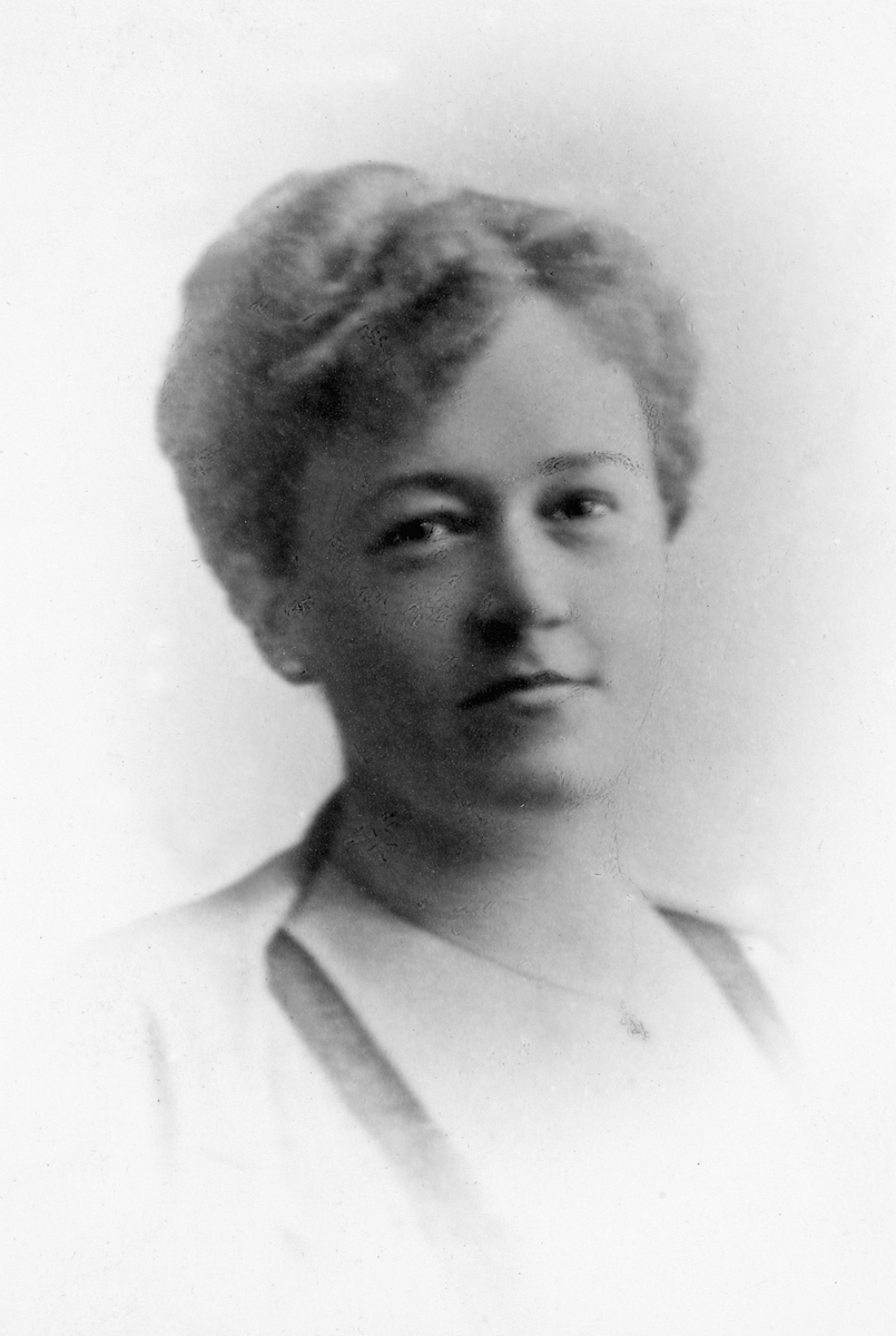 Anno Domkirkeodden, HAMAR KRETS AV NORGES RØDE KORS. PORTRETT FREDRIKKE BORCHREVINK. FORKVINNE 21. 2. 1919-28. 2-1921