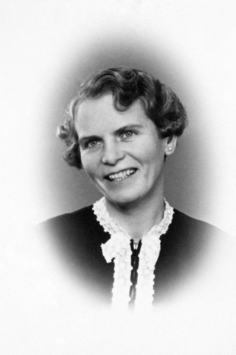 Anno Domkirkeodden, HAMAR KRETS AV NORGES RØDE KORS. PORTRETT ALFHILD LØKEN. FORKVINNE 23. 2. 1939 - 7. 3. -1940.