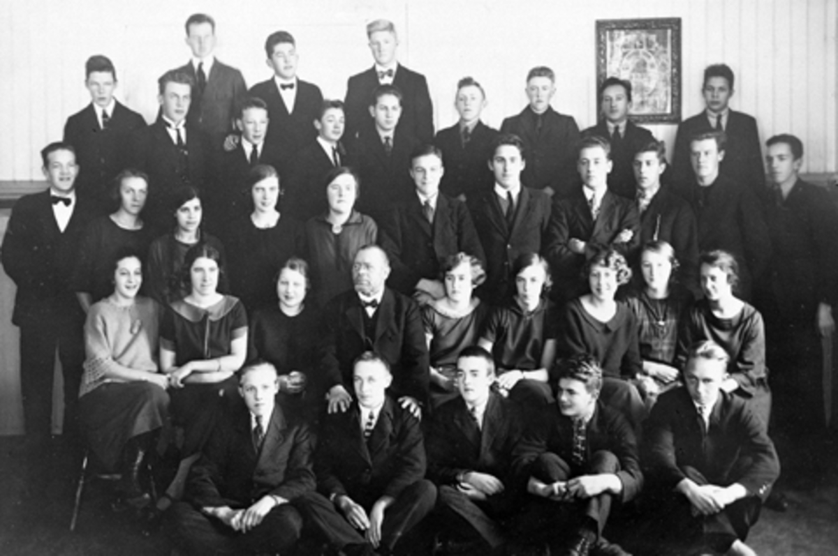 Anno Domkirkeodden, HAMAR HANDELSSKOLE. GRUPPE ELEVER OG LÆRERE. NAVN UKJENTE. .