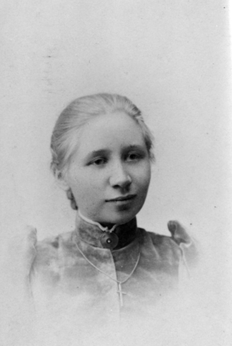 Anno Domkirkeodden, RAGNA SANDVIK, PORTRETTFOTOGRAF: RAGNHILDA ERIKSEN, HAMAR